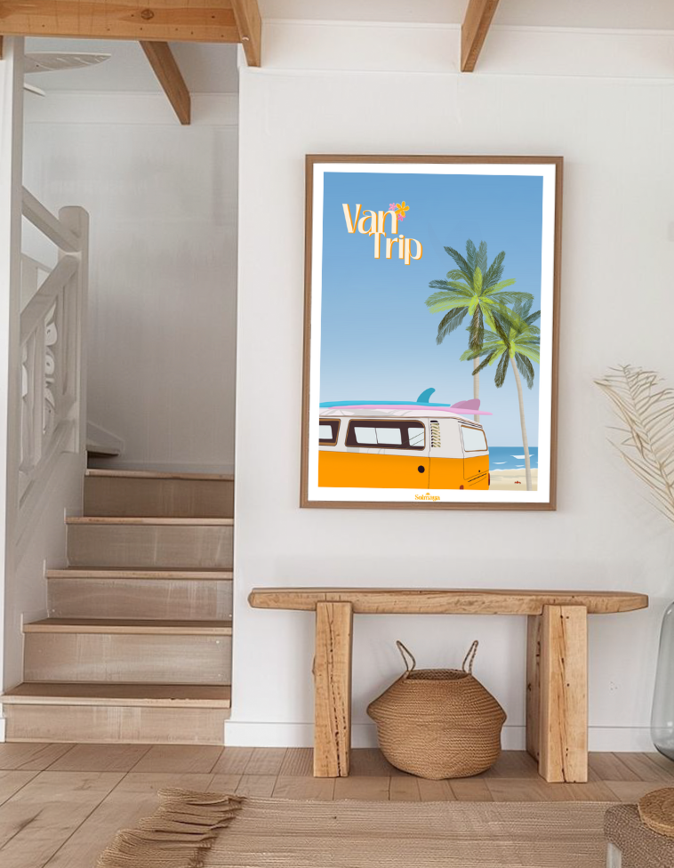 Affiche avec un combi VW et des planches de surf sur une plage avec des palmiers