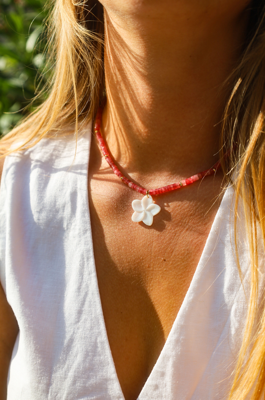 Collier en perles Heishi roses et fleur de nacre