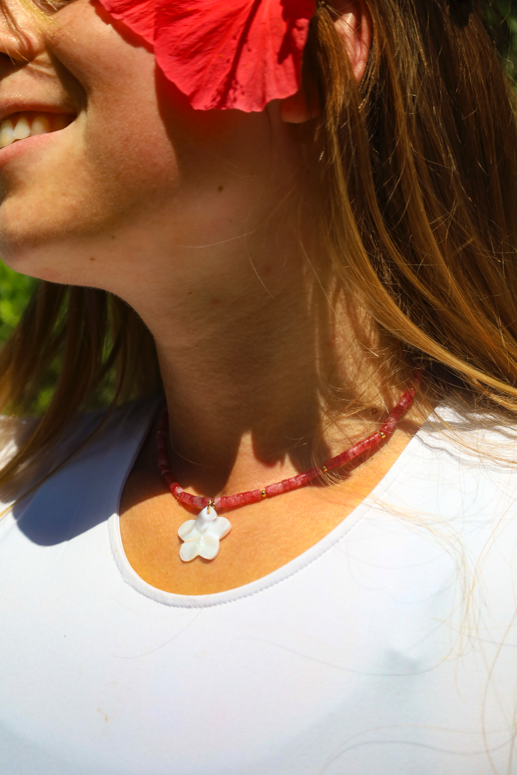 perles Heishi roses et fleur de nacre