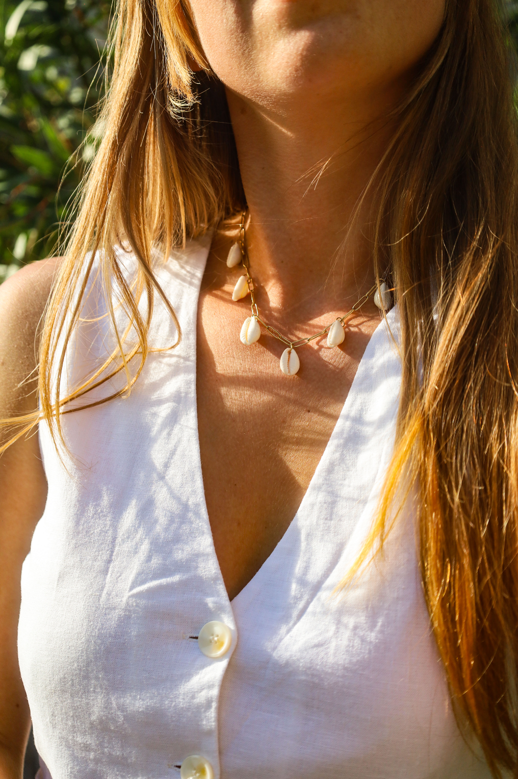 Collier en chaine acier inoxydable et 7 cauris blancs