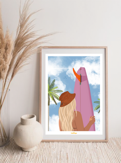 Affiche avec une femme blonde avec un bob portant sa board de surf rose