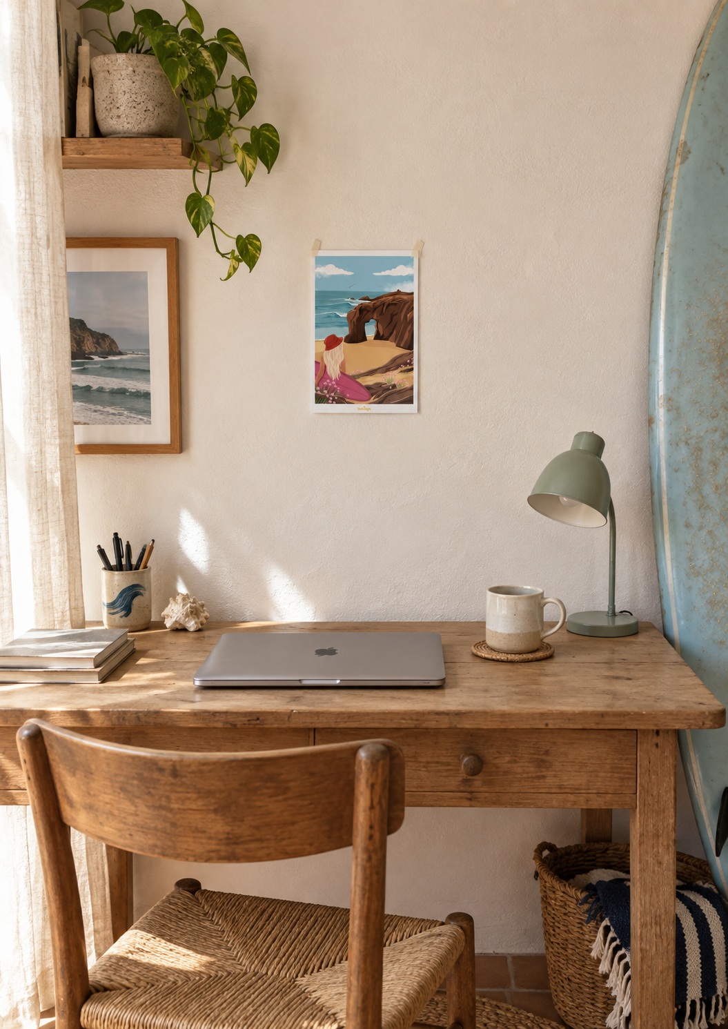 affiche surf blonde devant l'arche