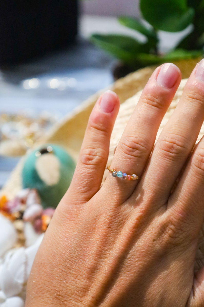 Bague acier inoxydable réglable et perles de verre multicolores