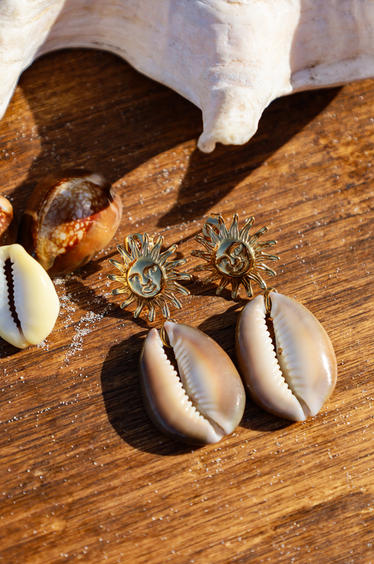 Boucles clou soleil avec gros cauri marron