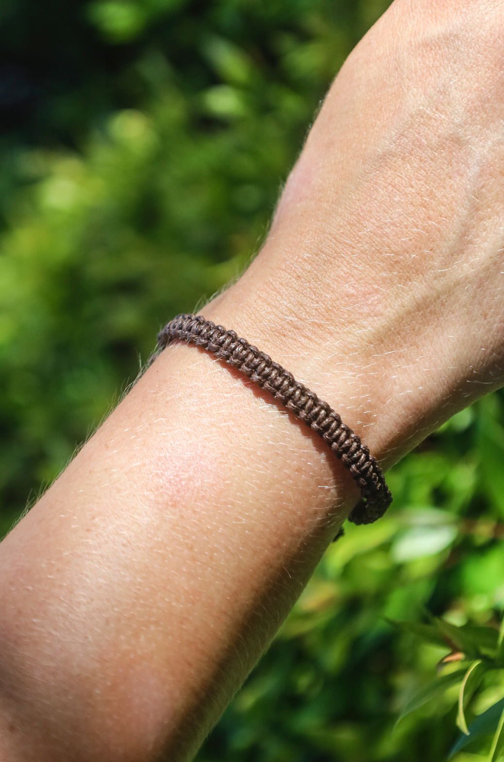 bracelet tressé homme ou femme en macrame marron
