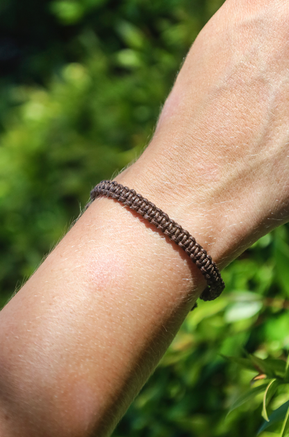 bracelet tressé homme ou femme en macrame marron