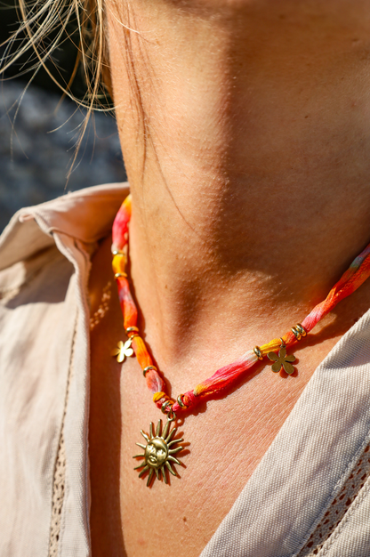 Collier ruban de soi couleur coucher de soleil