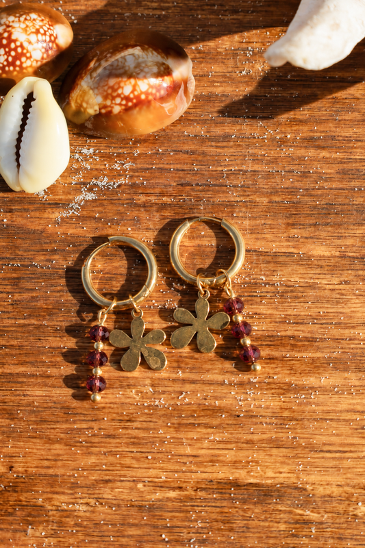 Boucles dorées avec perles bordeau