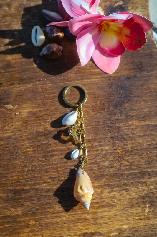 porte clé doré coquillage
