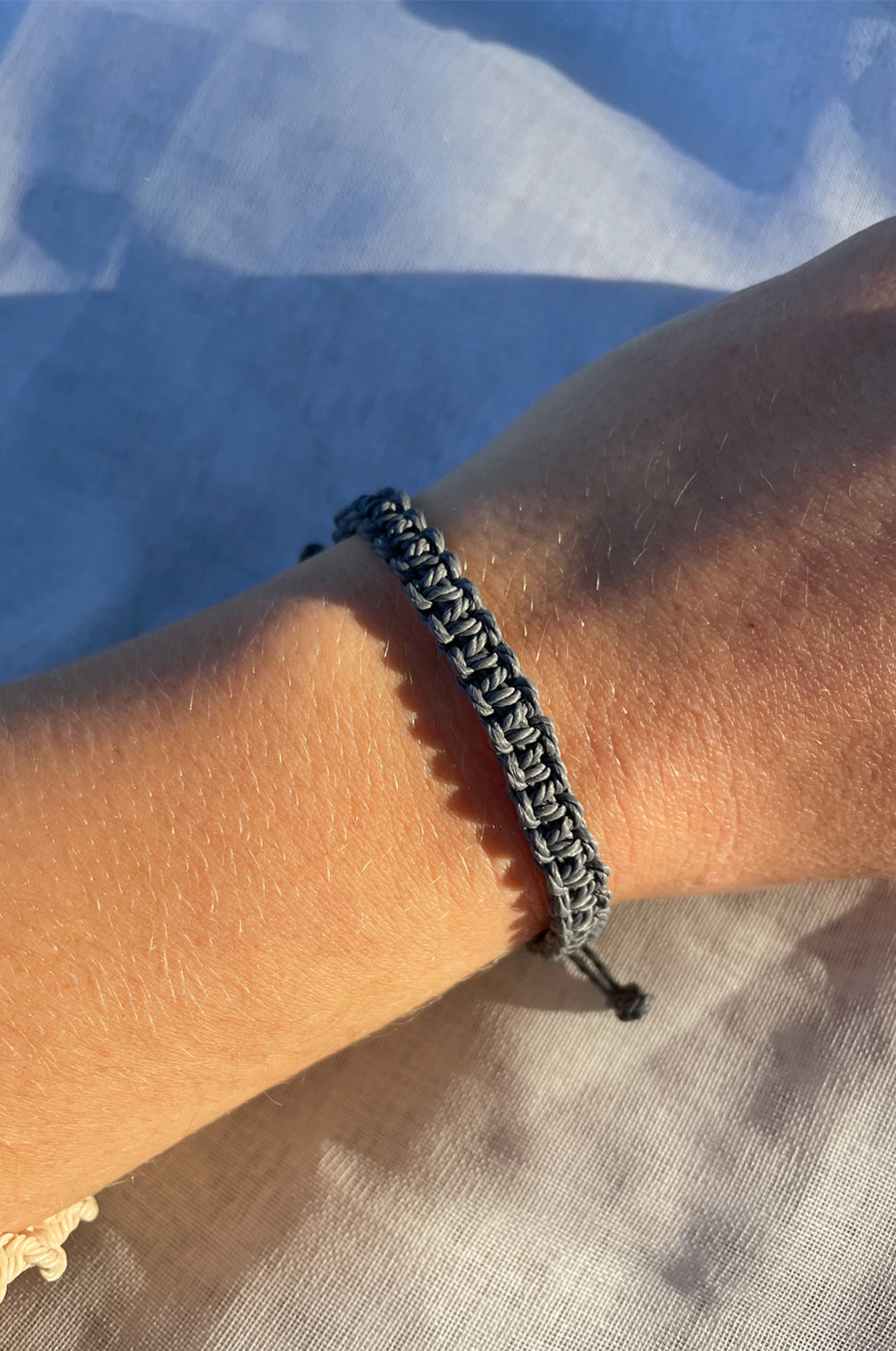 bracelet en macrame bleu