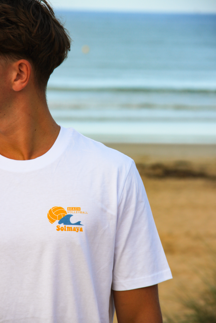 Tshirt imprimé en coton avec un design beachvolley quiberon, un filet et le phare de la grande plage.